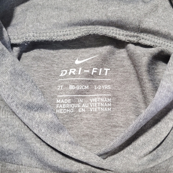 Nike DRI-FIT pullover, hooded, cropped long sleeve workout top. Sizes 2T, 4T - Picture 10 of 16